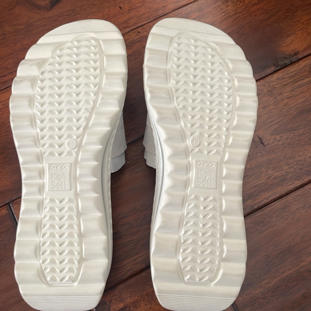 🩷🩷🩷Beautiful sandals 🩷🩷🩷 - Picture 4 of 7